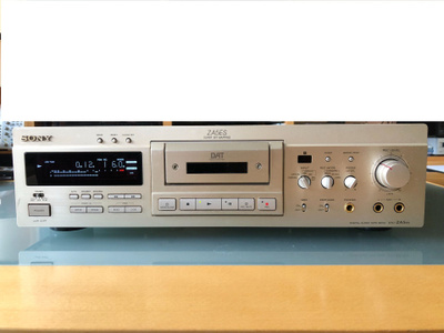 Sony DTC-ZA5ES DAT kasettisoitin 100V