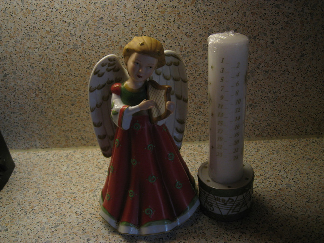 Apilanlehti enkeli 25 cm. ja adventtikynttilä