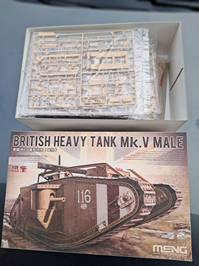 Meng  1/35 British Heavy Tank Mk V Male