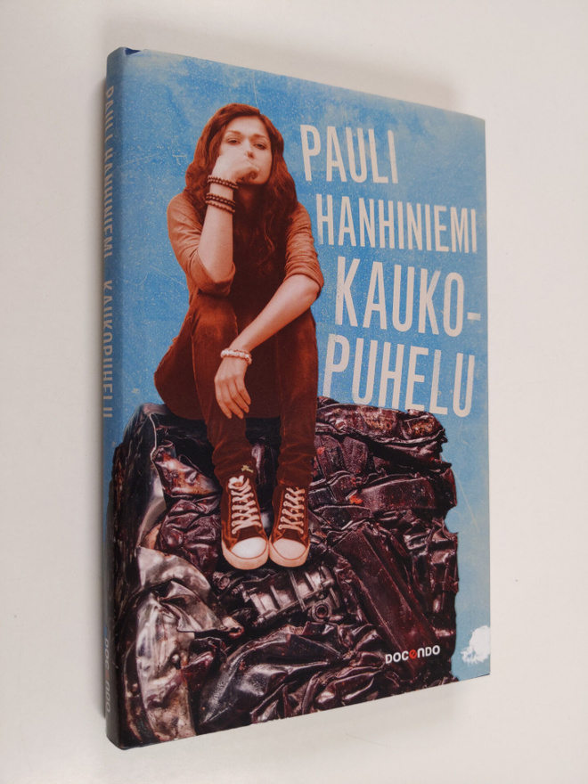Pauli Hanhiniemi : Kaukopuhelu : romaani