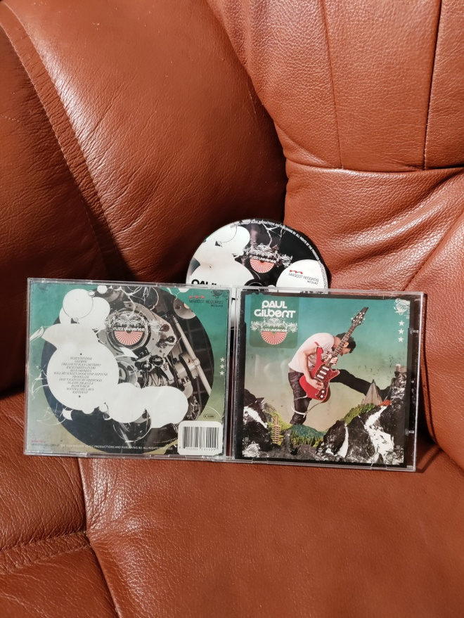 PAUL GILBERT -fuzz universe CD.