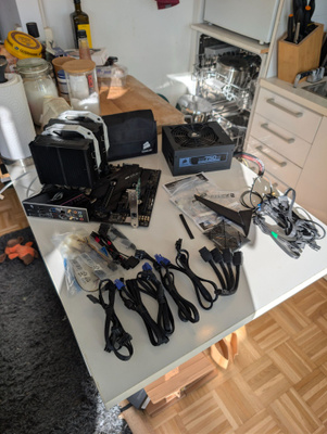 Intel Core i9-10900K CPU, 32 Gt DDR4 RAM, emo + PSU -paketti