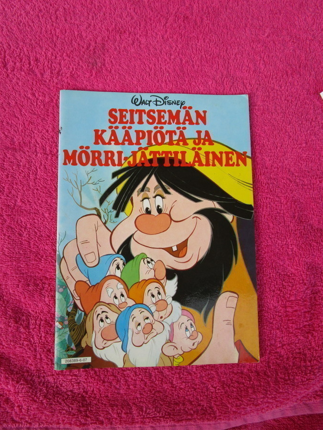 SEITSEMÄN KÄÄPIÖTÄ JA MÖRRI-JÄTTILÄINEN v 1986