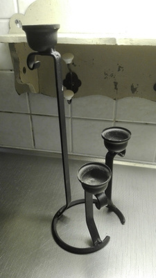 ERIKOINEN KOLMEN KYNTTILÄN KYNTTILÄNJALKA