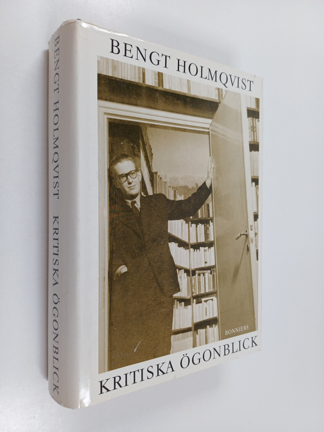 Bengt Holmqvist : Kritiska ögonblick. Essäer, artiklar 19...