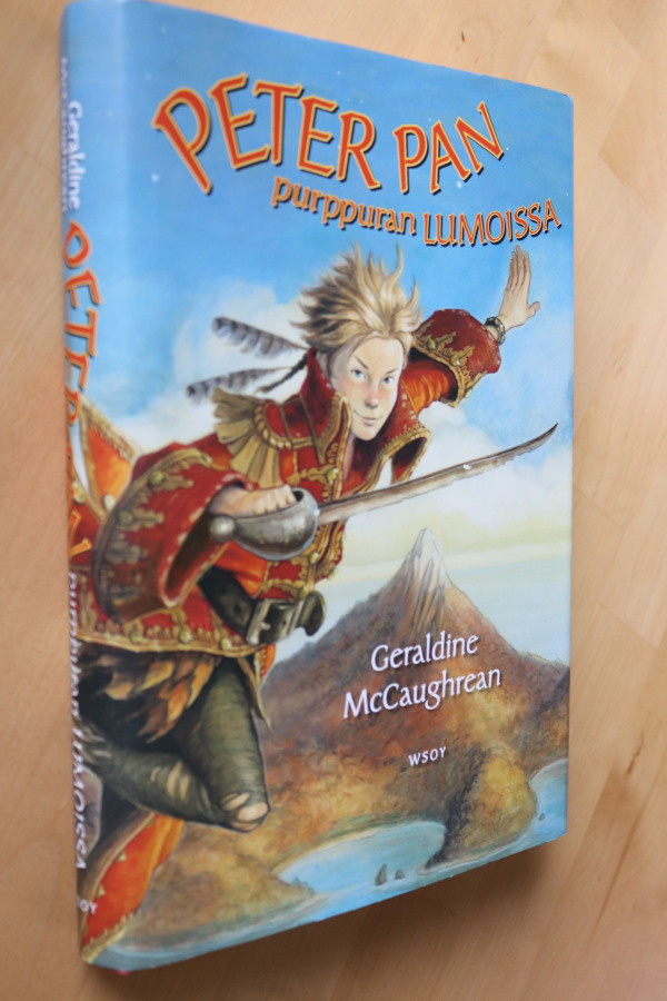 Geraldine McCaughrean : Peter Pan purppuran lumoissa