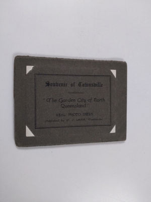 Souvenir of Townsville : The Garden City of North Queensland