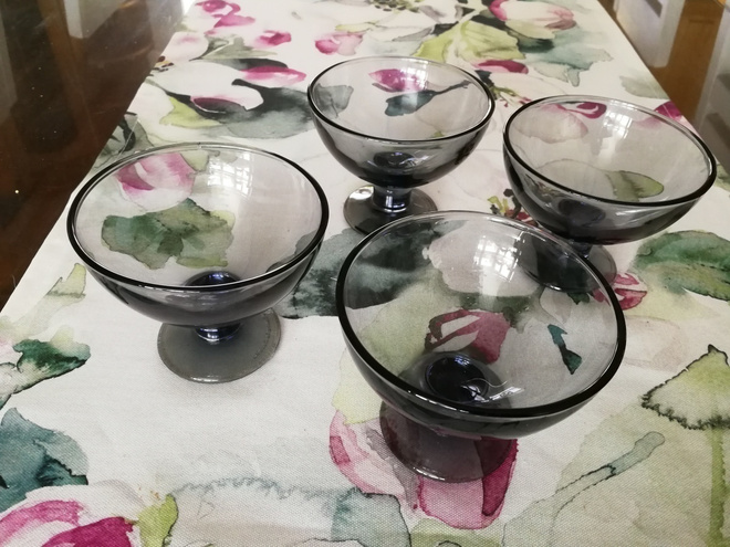 Iittala Verna harmaat jälkiruokakulhot