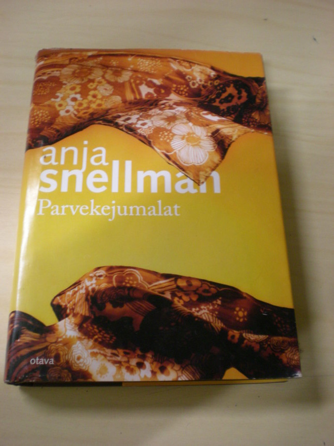 Anja Snellman: Parvekejumalat