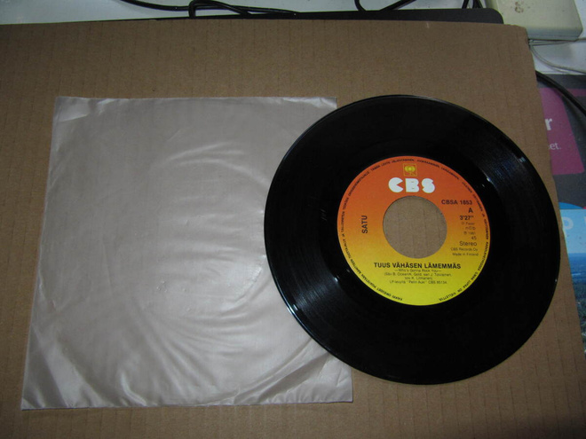 Satu 7" Tuus vähäsen lähemmäs/Jukeboxi v.1981