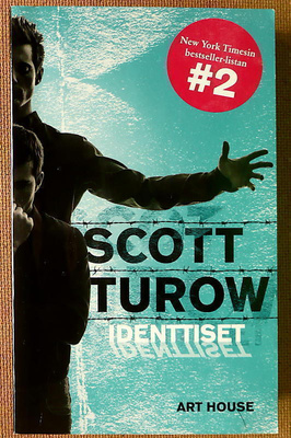 Scott Turow: Kumottu tuomio / Identtiset