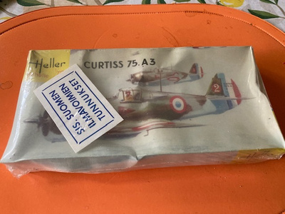 Heller koottava pienoismalli Curtiss 75 A3 avaamaton pakkaus