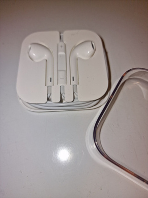 EarPodit (3,5 mm kuulokeliitäntä) - SIS POSTIT