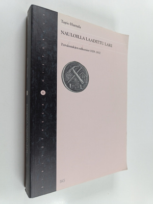 Tapio Huttula : Nauloilla laadittu laki : työväentalojen ...