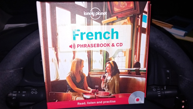 Lonely Planet : French PHRASEBOOK + CD ( SIS.POSTIKULU )