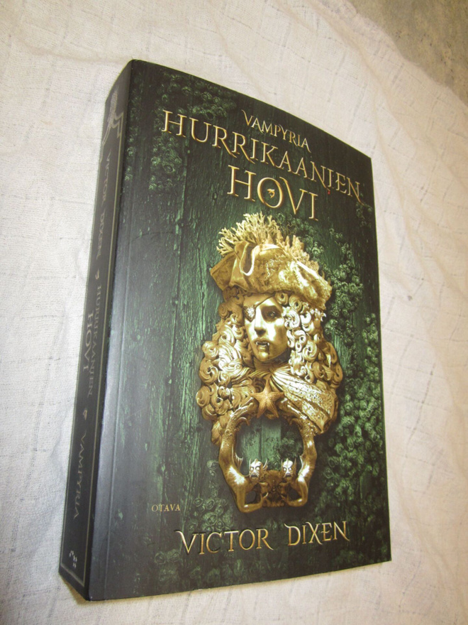 HURRIKAANIEN HOVI - VICTOR DIXEN