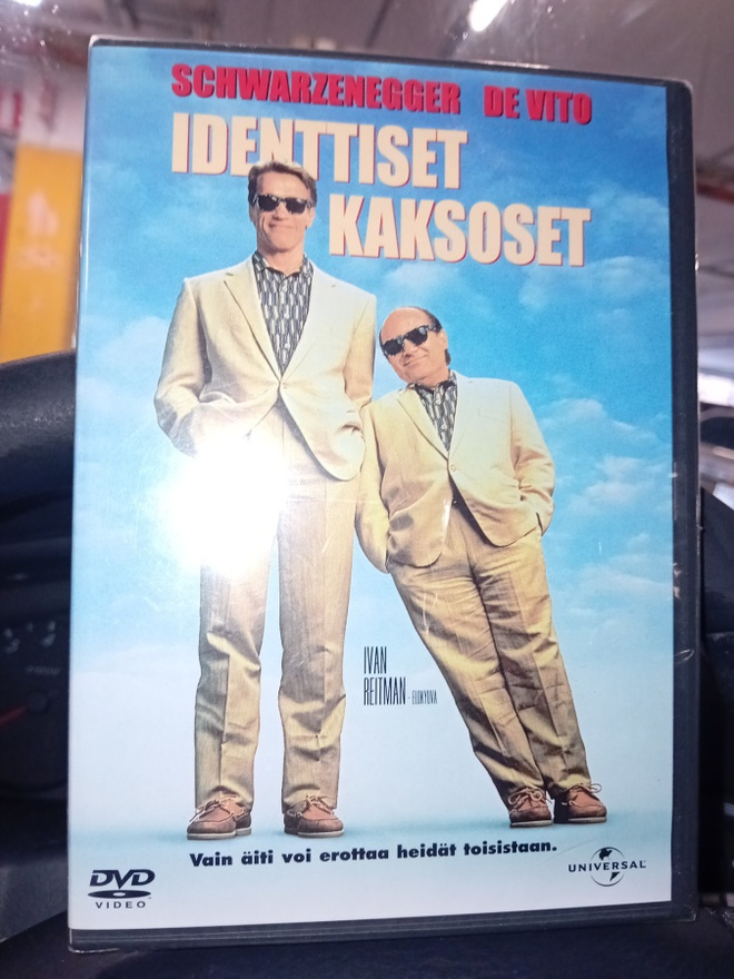Dvd Identtiset kaksoset  ( UUSI  ) SIS POSTIKULU