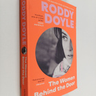 Roddy Doyle : Women Behind the Door - pikkukuva 1