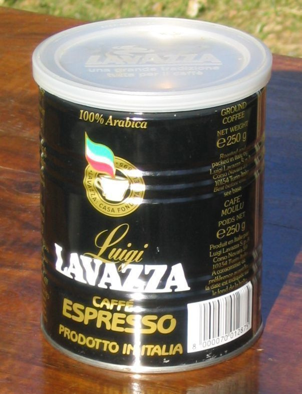 Peltinen Lavazza kahvipurkki