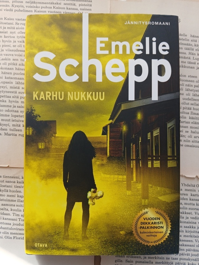 Emelie Schepp - Karhu nukkuu (sid.)