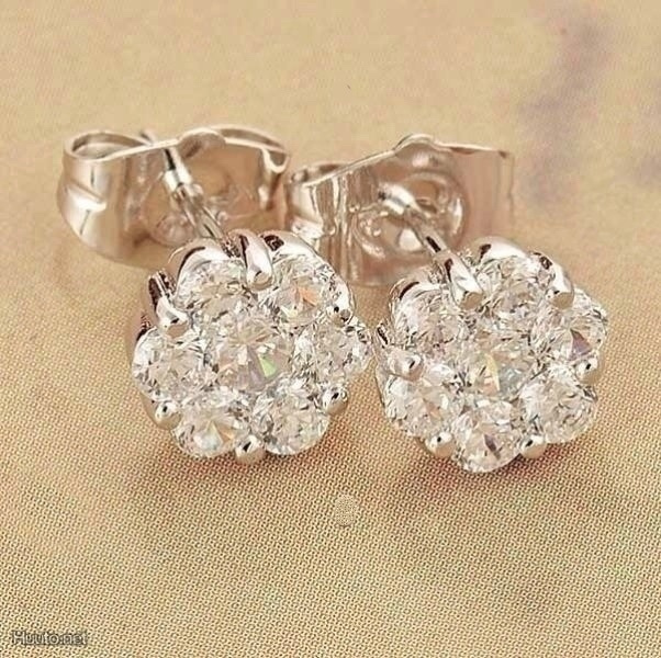 0314 .. 9k White Gold Crystal Kauniit .. Korvakorut