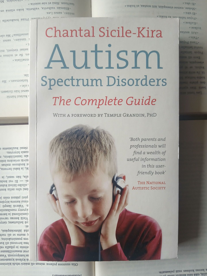 Chantal Sicile-Kira - Autism Spectrum Disorders (softcover)