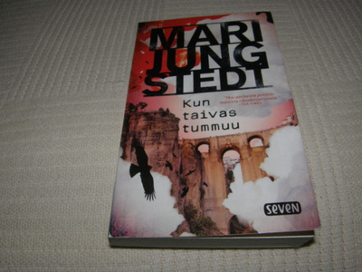 Mari Jungstedt Kun taivas tummuu  -pok