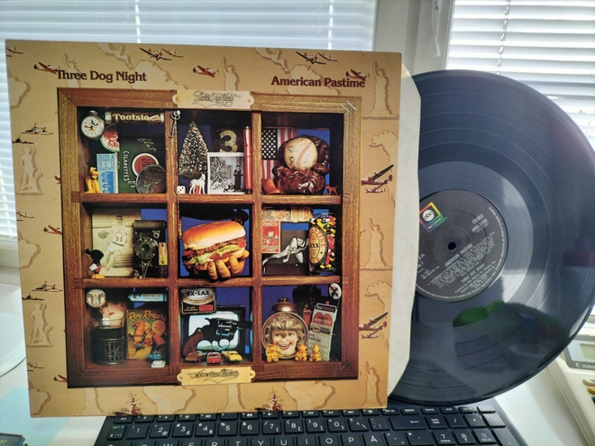 THREE DOG NIGHT, American pastime, LP UK -76 UPEA KUNTO !!