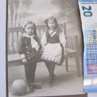 VANHA Kabinetti Valokuva Tytöt UPEAT Asut Lelu Pallo 1900-l - pikkukuva 1