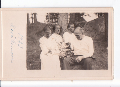 Valokuva Perhe+Koira Pentu+Kissanpoika 1923 Postikorttikoko