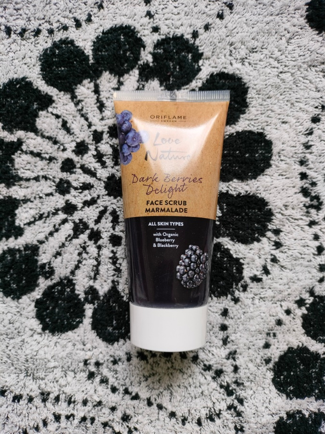 ~Oriflame dark berries delight face scrub~