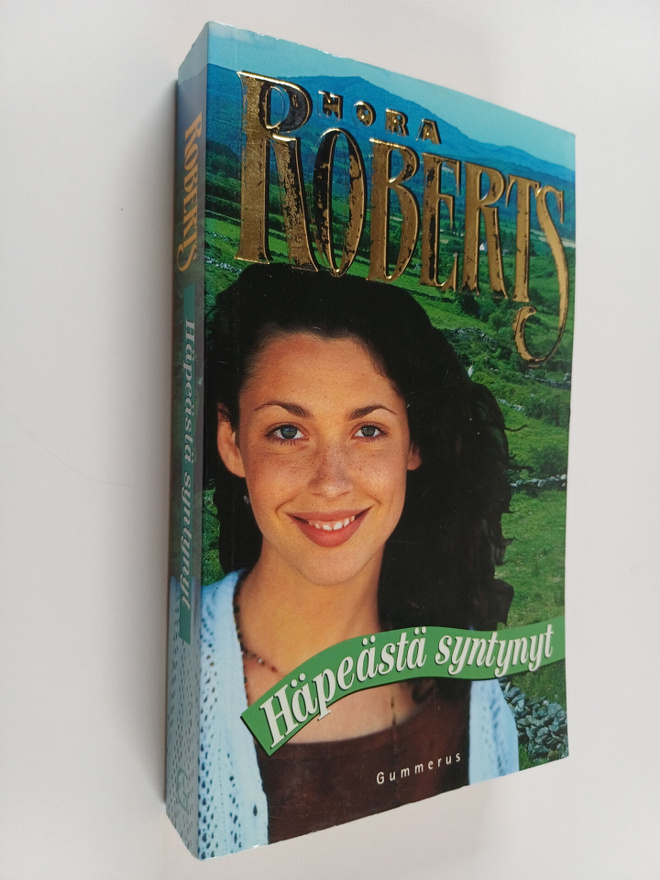Nora Roberts : Häpeästä syntynyt