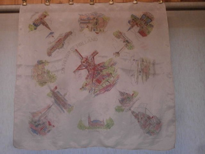 Huivi 10. Vintage-matkamuistohuivi Hollannista, silkkiä.
