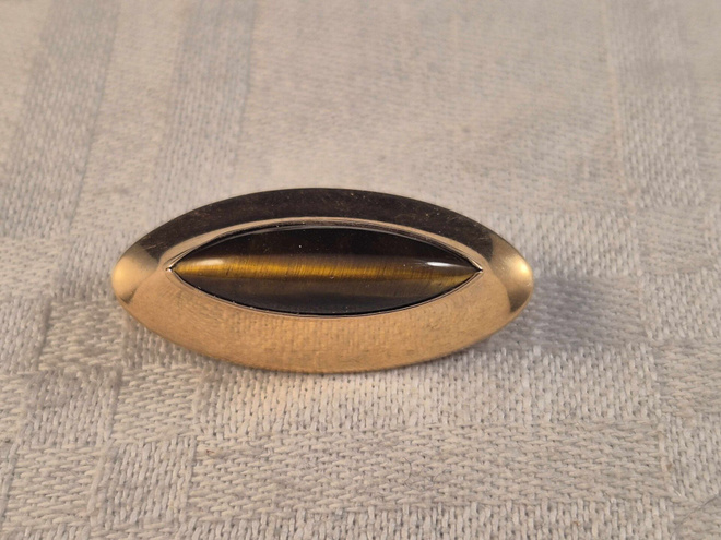 Tiikerinsilmä-rintaneula, 14K, 3,2 cm, 1,4 cm, 3,3 g