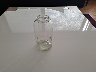 Riihimäen Lasin 2 litran lasipurkki.