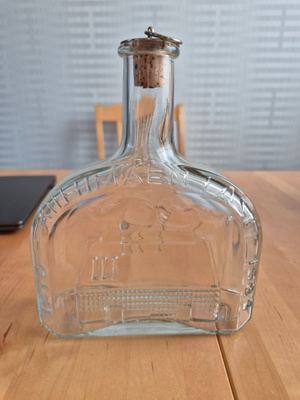 Riihimäen lasi juhla pullo 75- vuotis juhlapullo, korkilla.