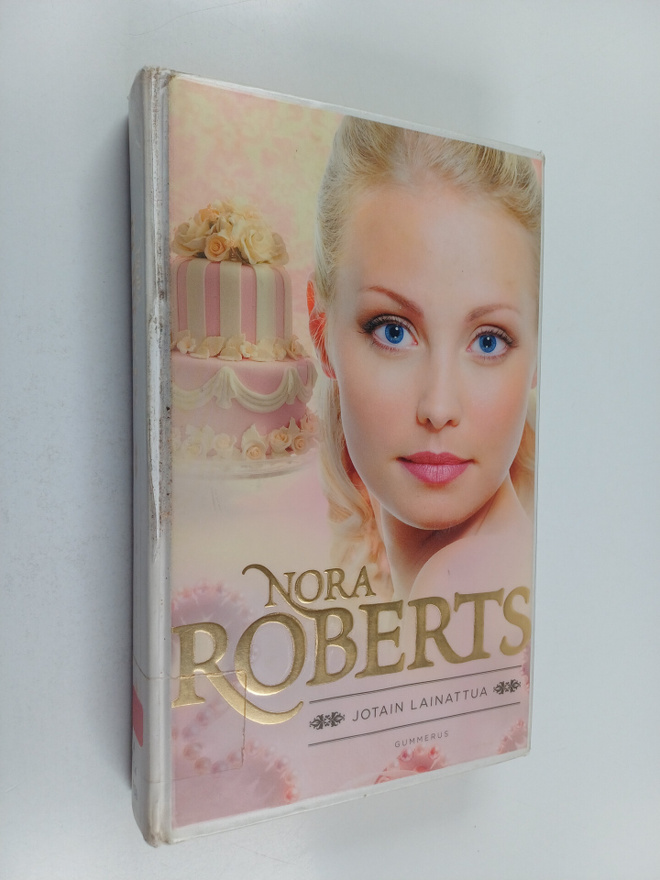 Nora Roberts : Jotain lainattua