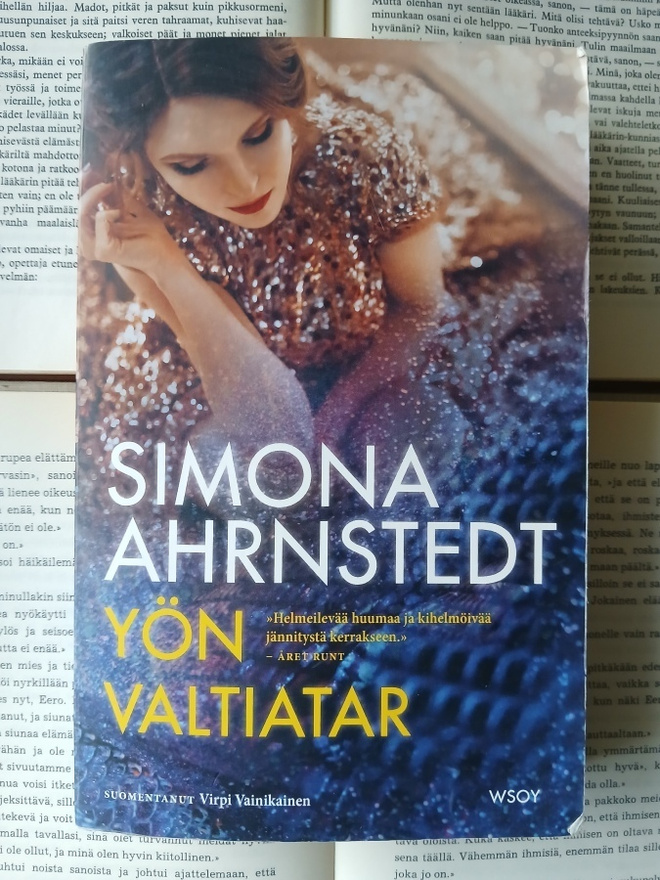 Simona Ahrnstedt - Yön valtiatar (nid.)