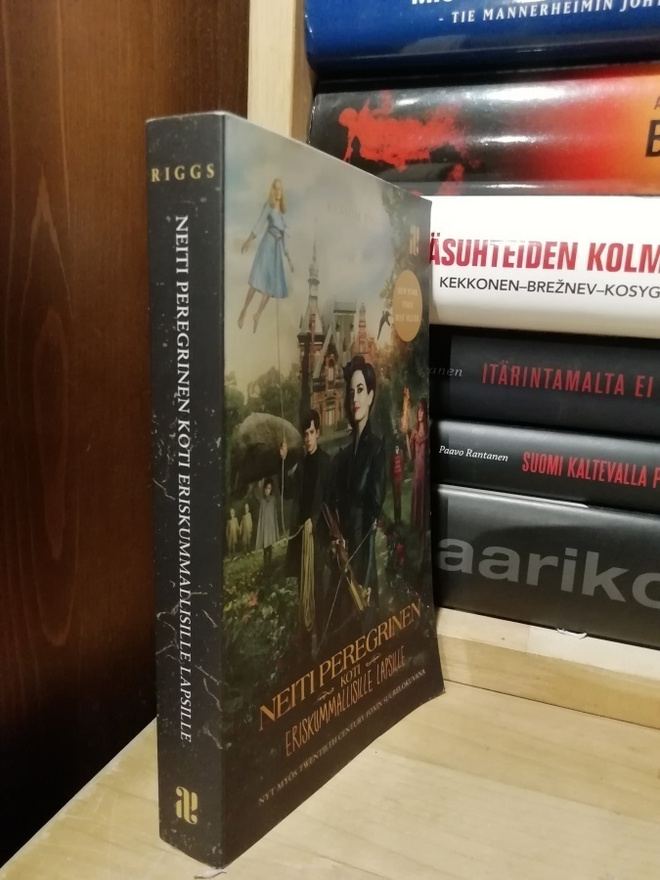 Neiti Peregrinen koti eriskummallisille lapsille - Riggs