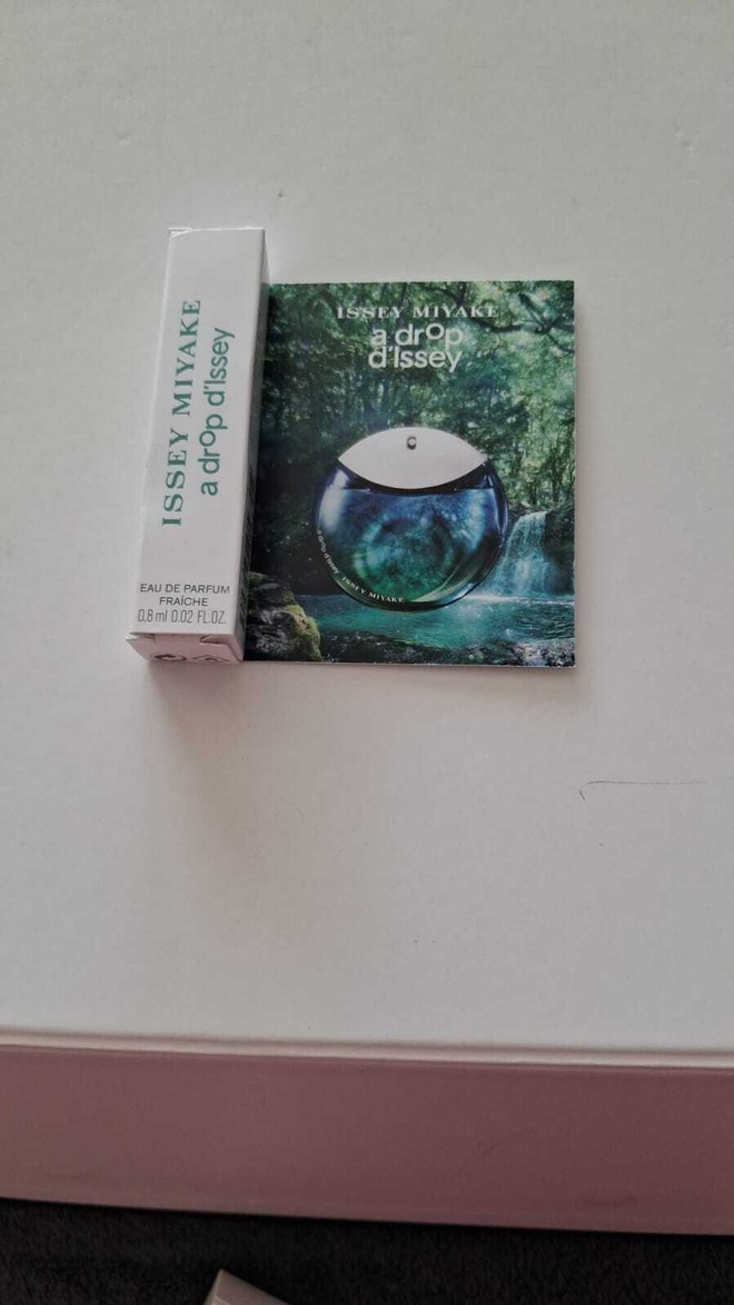 Hajuvesinäyte Issey Miyake A Drop D'Issey