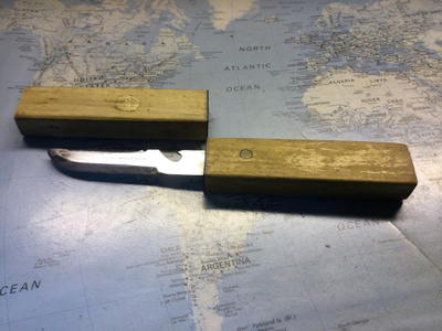 Floating Fish Knive…Puisessa suojakotelossa