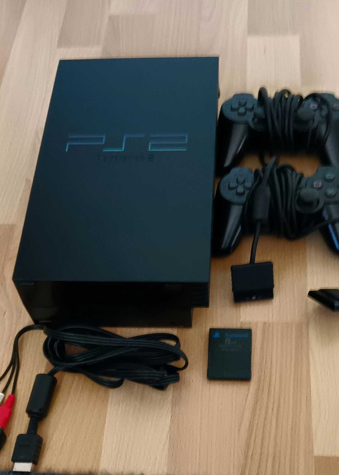 Sony PlayStation 2- pelikonsoli.