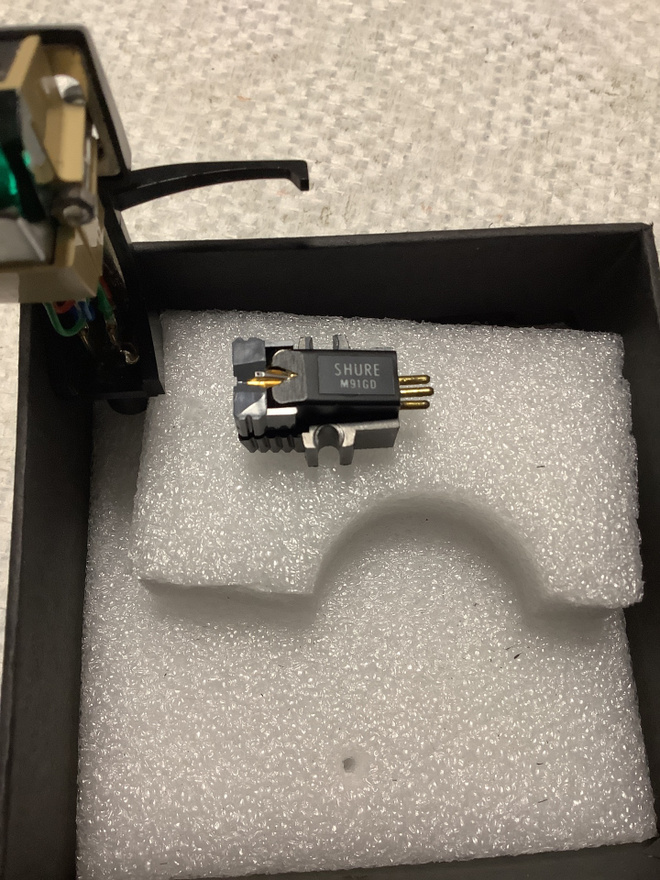 Äänirasiat Technics EPC-270C ja SHURE 91GD