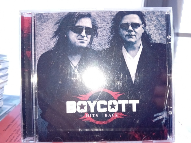 CD BOYCOTT HITS BACK ( UUSI  ) SIS POSTIKULU