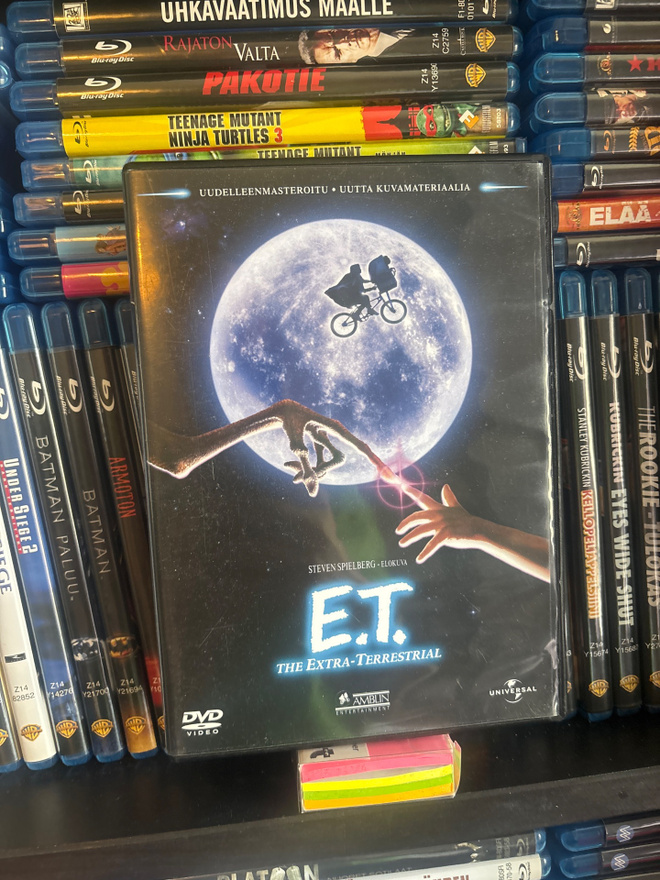 E.T. Extra terrestrial (1982) Steven Spielberg