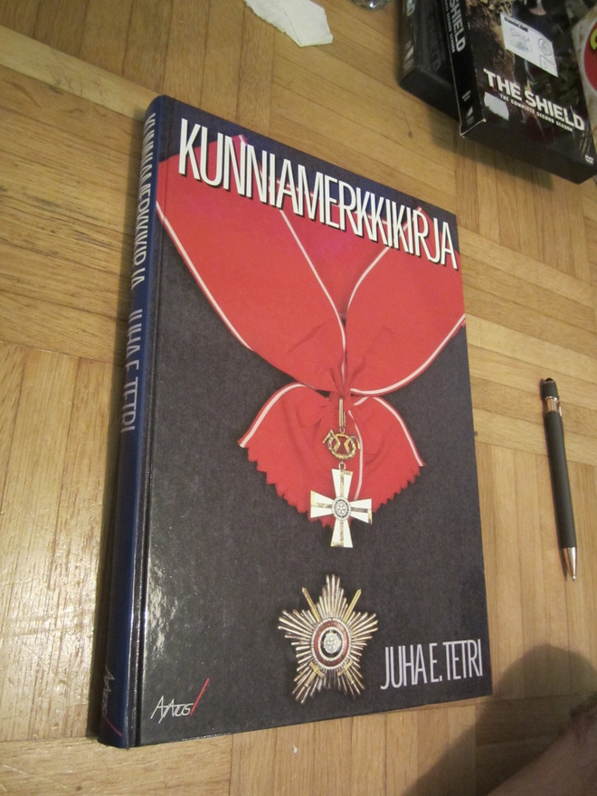 KUNNIAMERKKIKIRJA / Juha E. tetri / 2-täydennetty painos