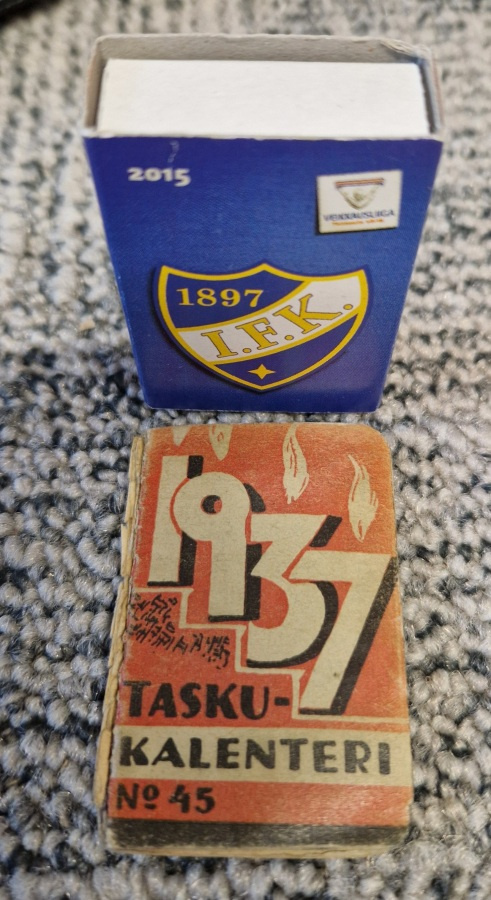 Taskukalenteri vuodelta 1937