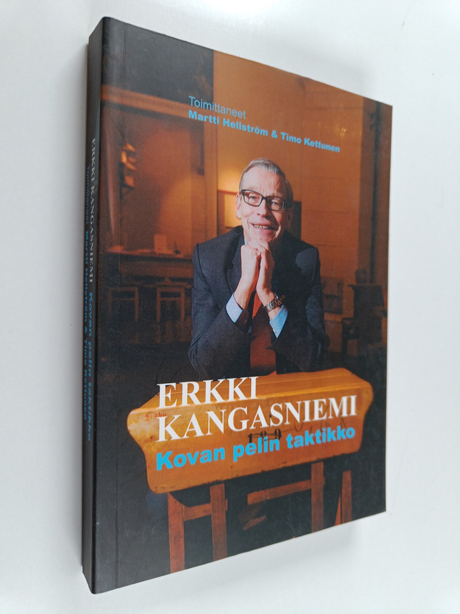 Martti Hellström : Erkki Kangasniemi : kovan linjan taktikko