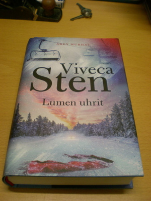 Viveca Sten: Lumen uhrit