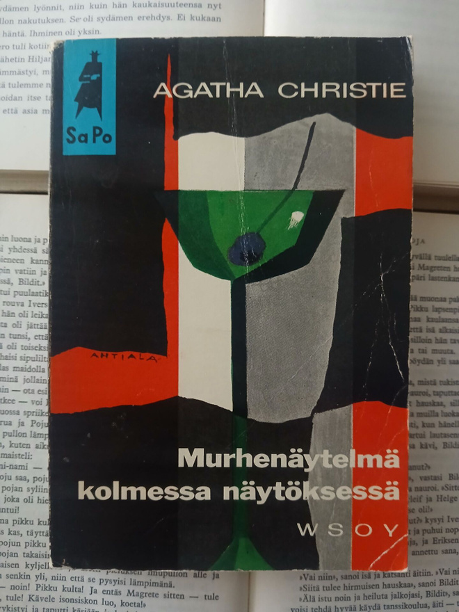 Agatha Christie - Murhenäytelmä kolmessa näytöksessä (nid.)